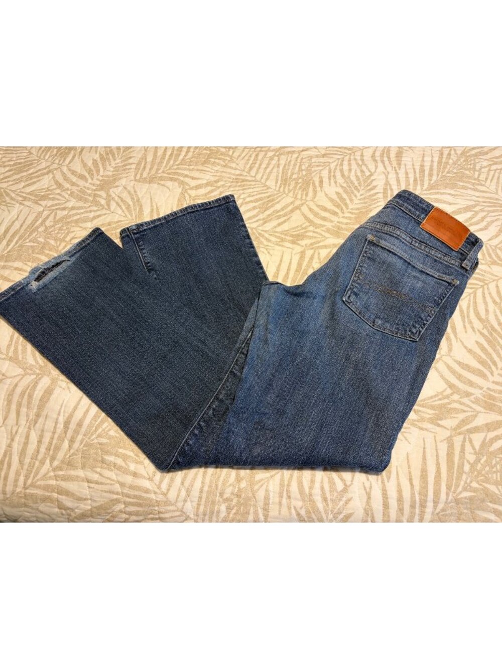 Lucky Brand Womens Distressed Blue Jeans With Back Pocket Stitching 10/30 Ankle